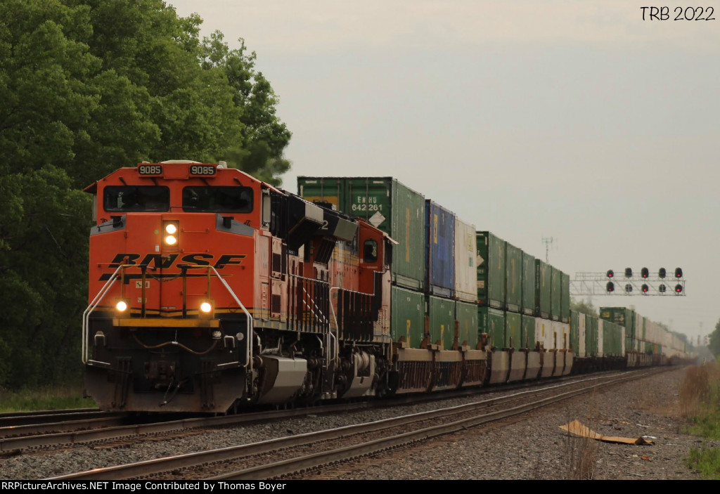 BNSF 9085